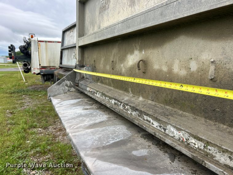 image for item FC2562 1995 East Manufacturing end dump trailer