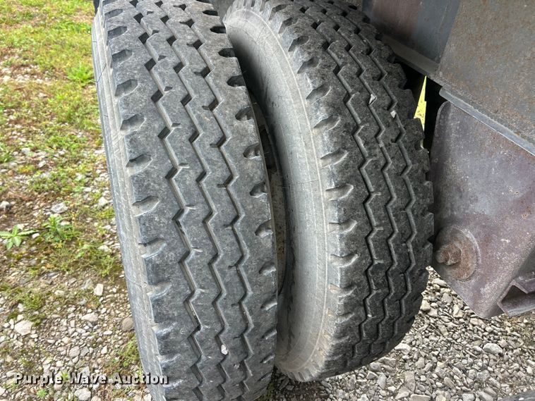 image for item FC2562 1995 East Manufacturing end dump trailer