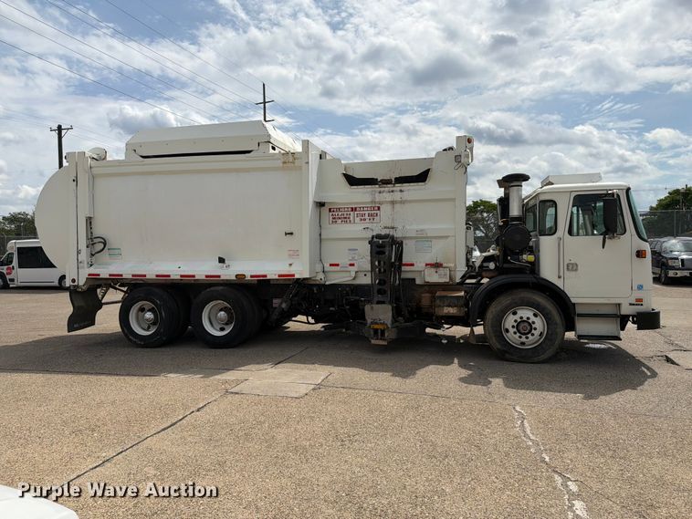 image for item FC3018 2015 Autocar Xpeditor refuse truck