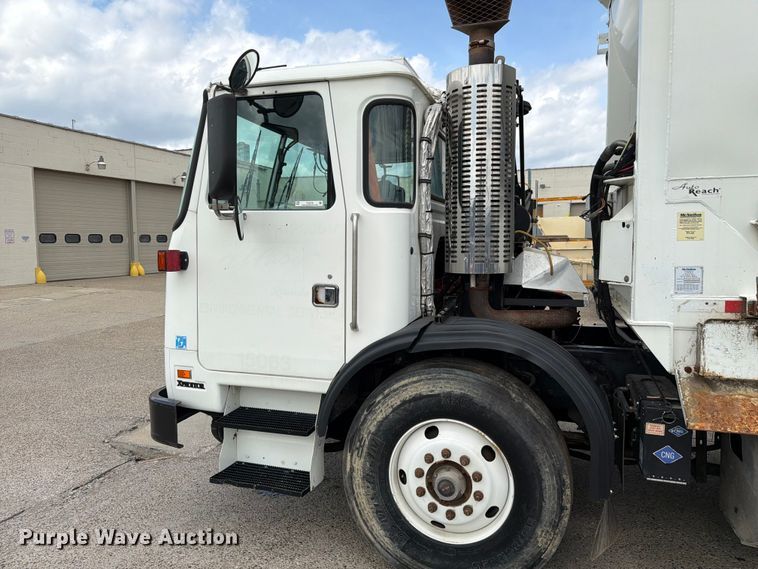 image for item FC3018 2015 Autocar Xpeditor refuse truck