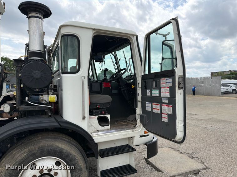 image for item FC3018 2015 Autocar Xpeditor refuse truck