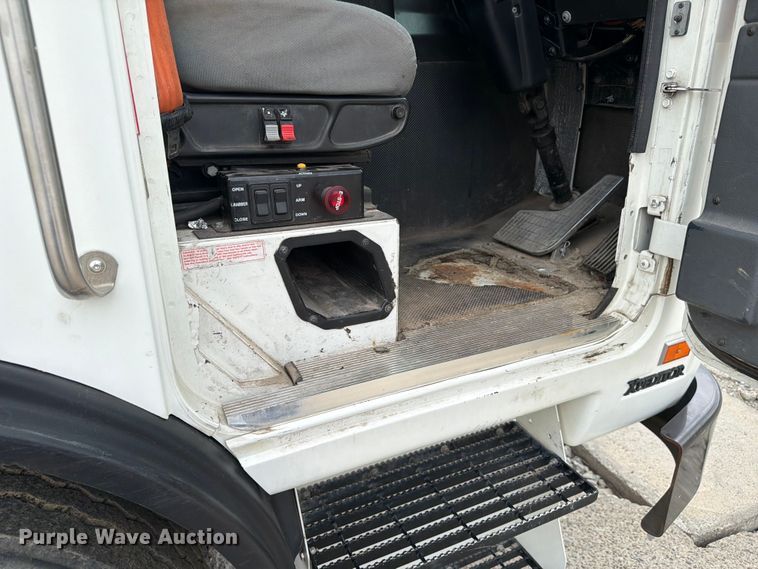 image for item FC3018 2015 Autocar Xpeditor refuse truck