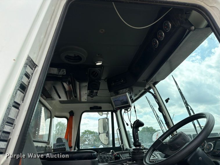 image for item FC3018 2015 Autocar Xpeditor refuse truck