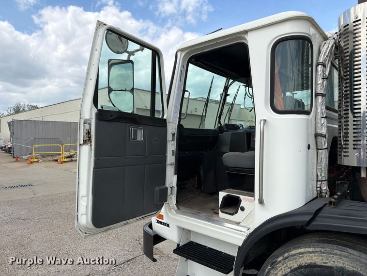 image for item FC3018 2015 Autocar Xpeditor refuse truck