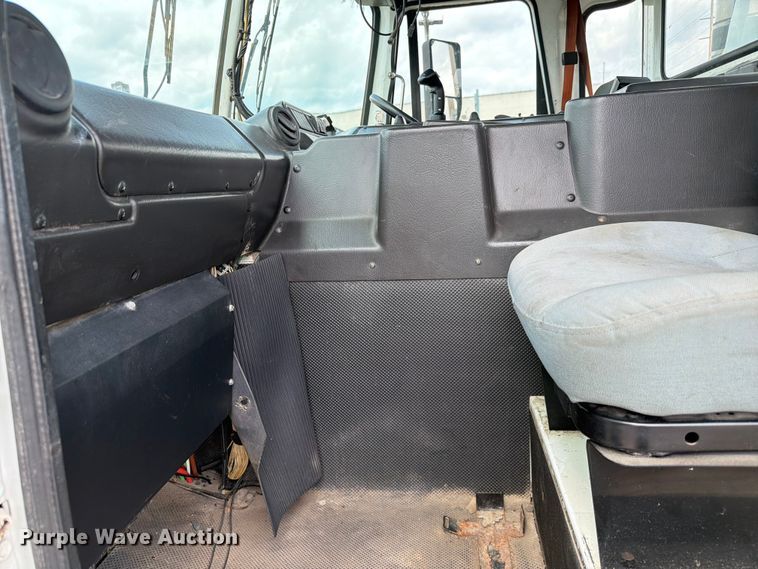 image for item FC3018 2015 Autocar Xpeditor refuse truck