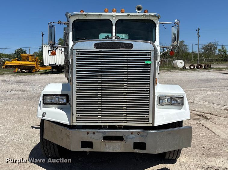 image for item FC5593 1987 Freightliner FLC truck cab and chassis