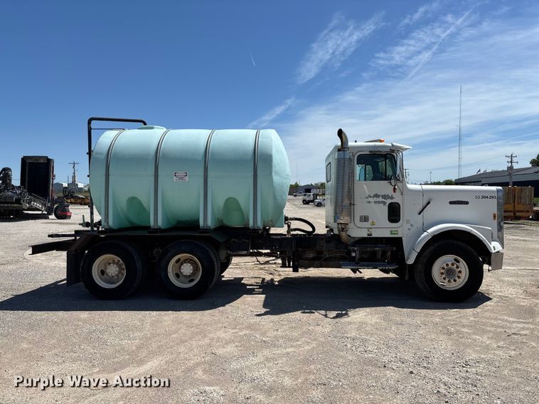 image for item FC5593 1987 Freightliner FLC truck cab and chassis