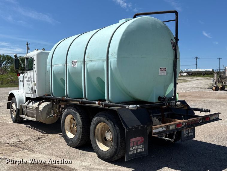 image for item FC5593 1987 Freightliner FLC truck cab and chassis