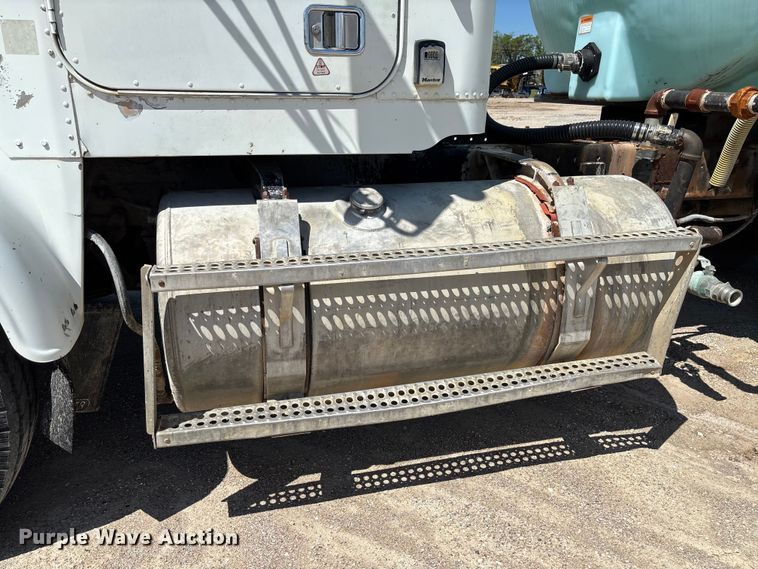 image for item FC5593 1987 Freightliner FLC truck cab and chassis