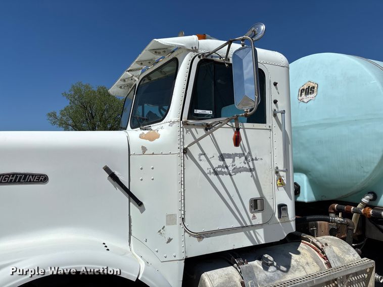 image for item FC5593 1987 Freightliner FLC truck cab and chassis