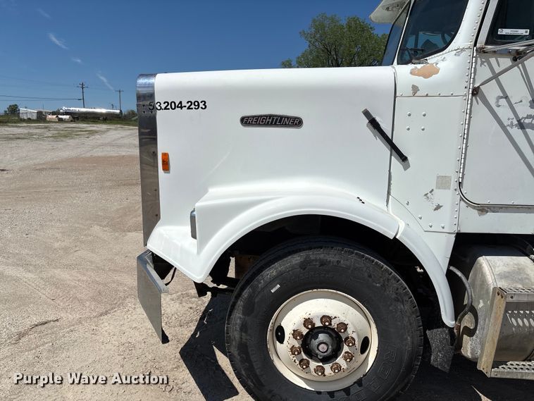 image for item FC5593 1987 Freightliner FLC truck cab and chassis