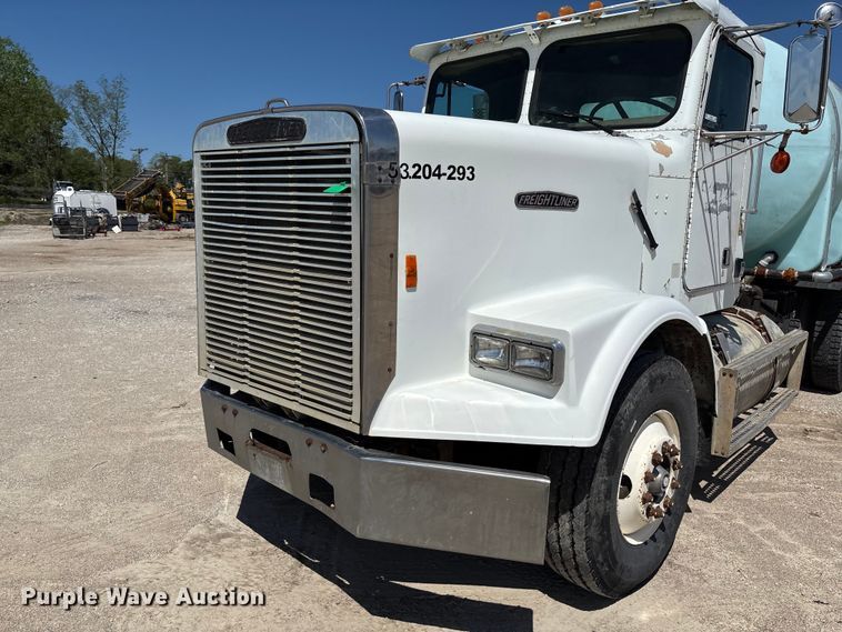 image for item FC5593 1987 Freightliner FLC truck cab and chassis
