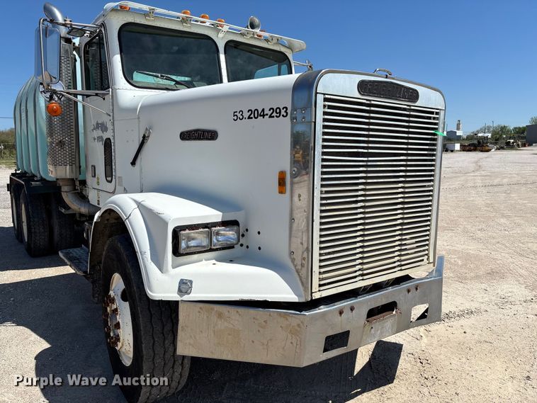 image for item FC5593 1987 Freightliner FLC truck cab and chassis
