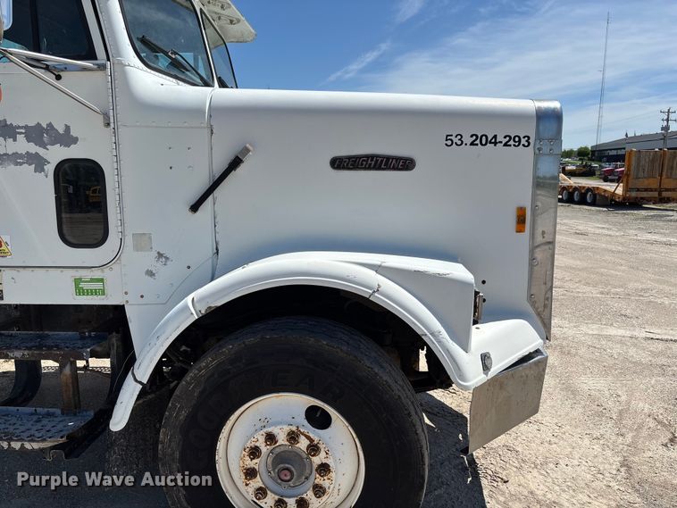 image for item FC5593 1987 Freightliner FLC truck cab and chassis