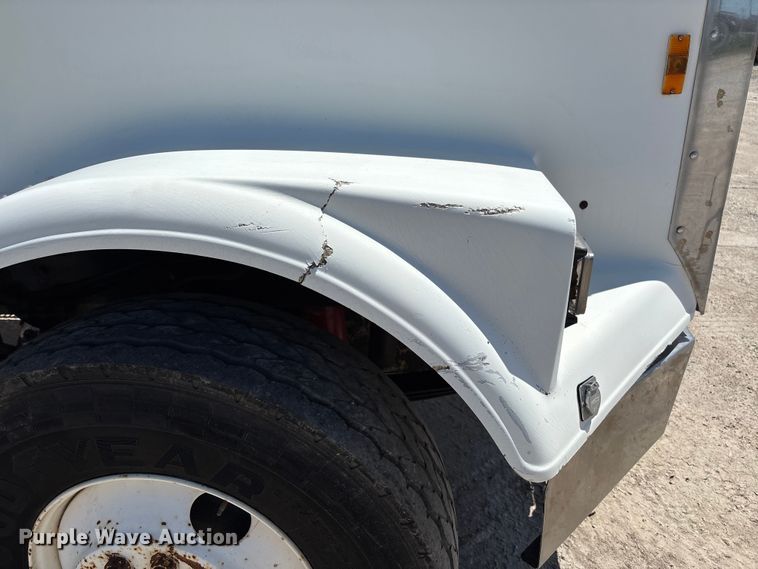 image for item FC5593 1987 Freightliner FLC truck cab and chassis