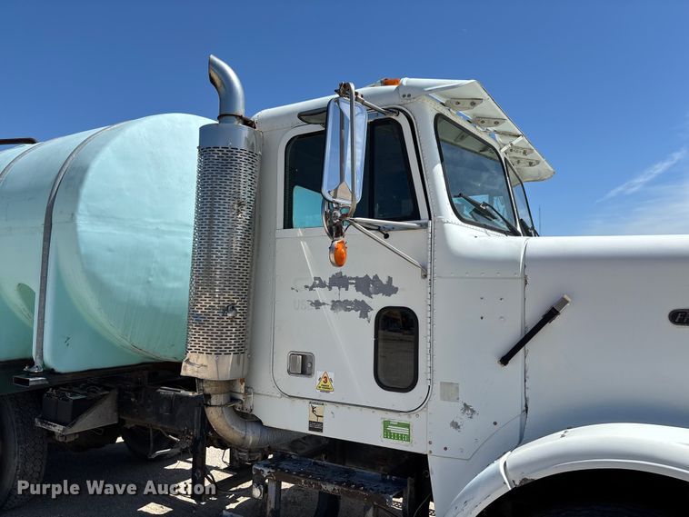 image for item FC5593 1987 Freightliner FLC truck cab and chassis