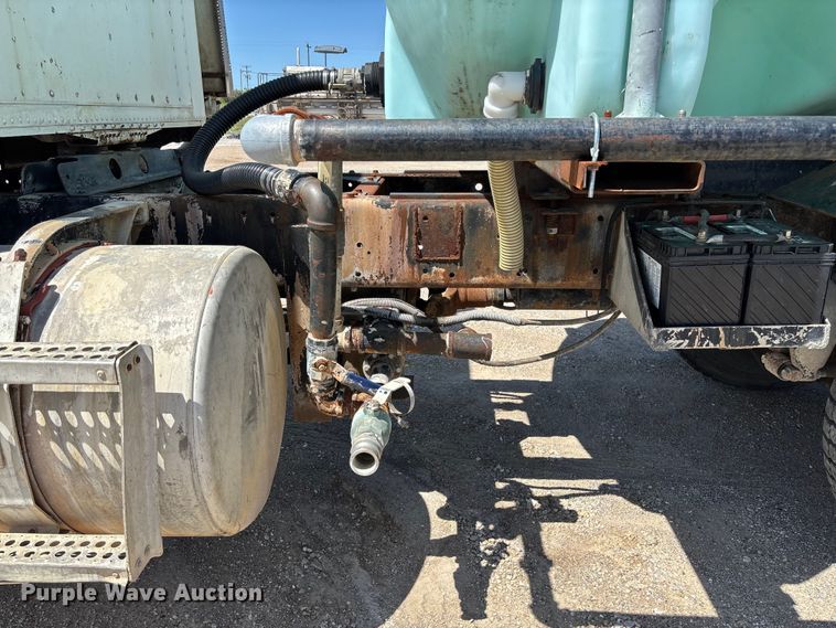 image for item FC5593 1987 Freightliner FLC truck cab and chassis