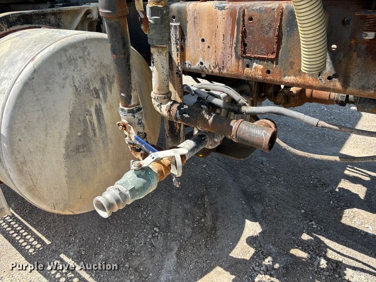 image for item FC5593 1987 Freightliner FLC truck cab and chassis