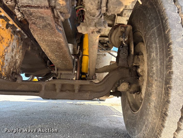 image for item FC5593 1987 Freightliner FLC truck cab and chassis