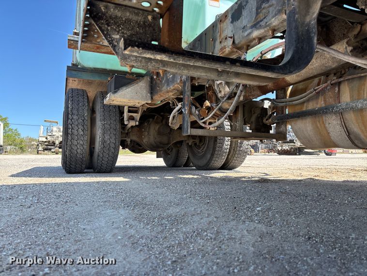 image for item FC5593 1987 Freightliner FLC truck cab and chassis