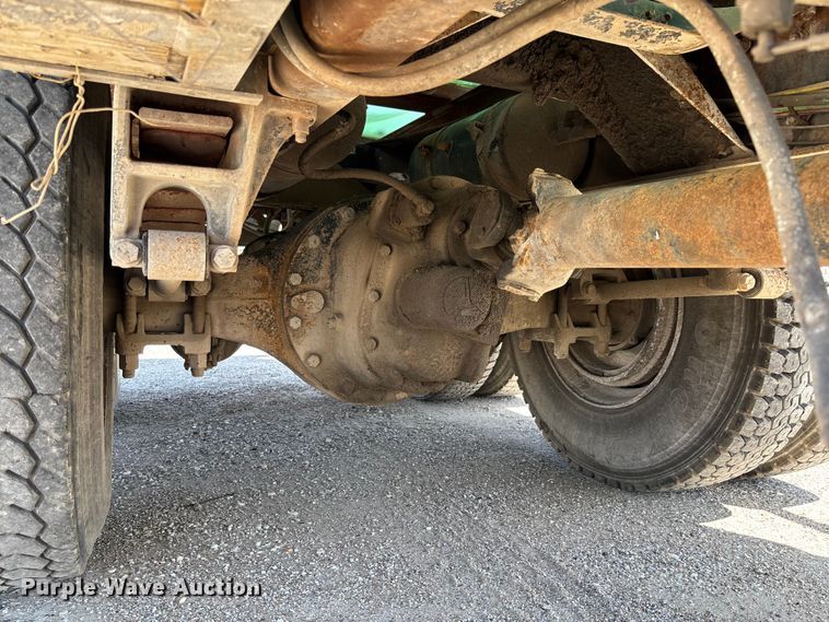 image for item FC5593 1987 Freightliner FLC truck cab and chassis
