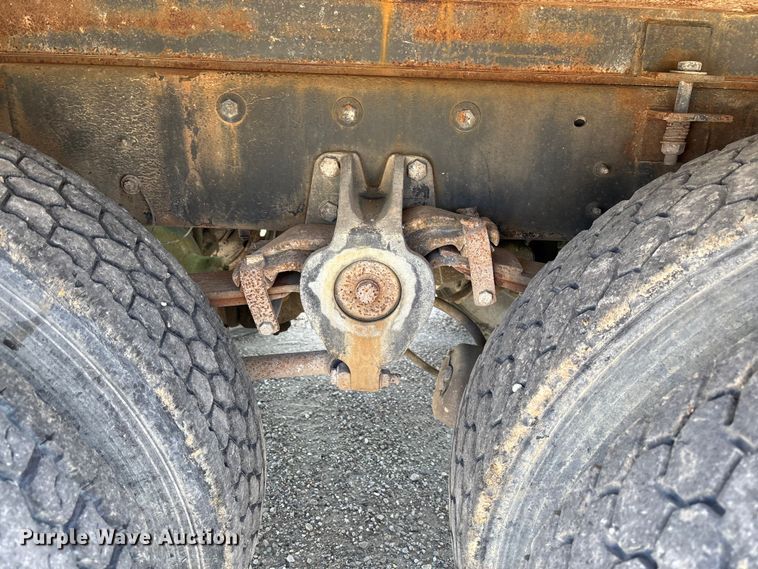 image for item FC5593 1987 Freightliner FLC truck cab and chassis