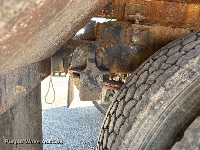 image for item FC5593 1987 Freightliner FLC truck cab and chassis