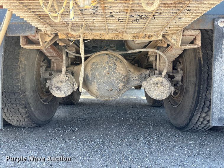 image for item FC5593 1987 Freightliner FLC truck cab and chassis