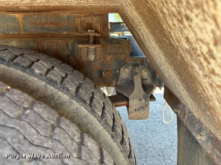 image for item FC5593 1987 Freightliner FLC truck cab and chassis