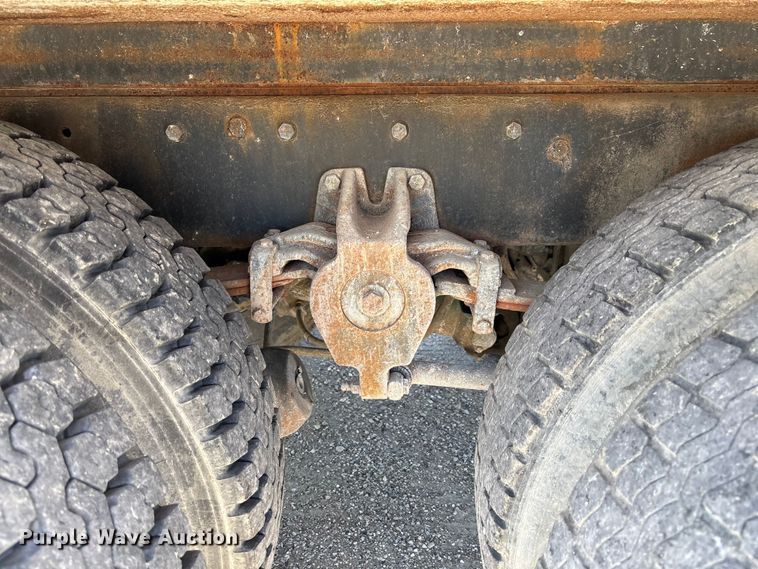 image for item FC5593 1987 Freightliner FLC truck cab and chassis