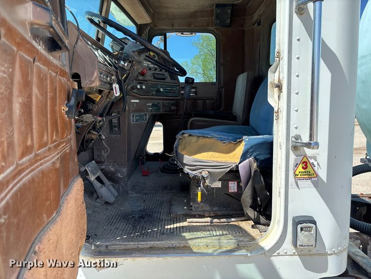 image for item FC5593 1987 Freightliner FLC truck cab and chassis