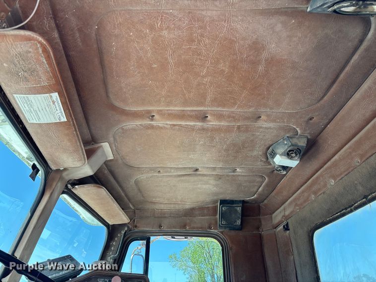 image for item FC5593 1987 Freightliner FLC truck cab and chassis