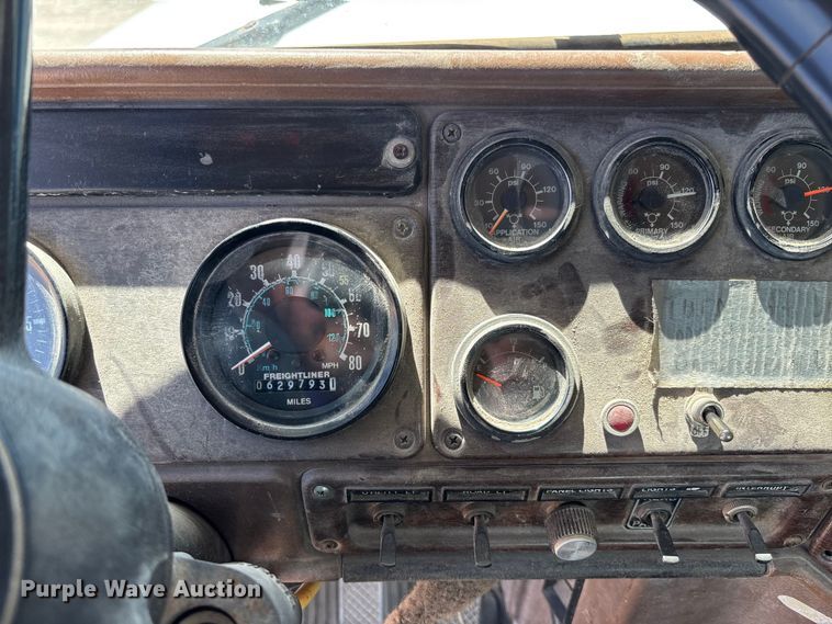 image for item FC5593 1987 Freightliner FLC truck cab and chassis
