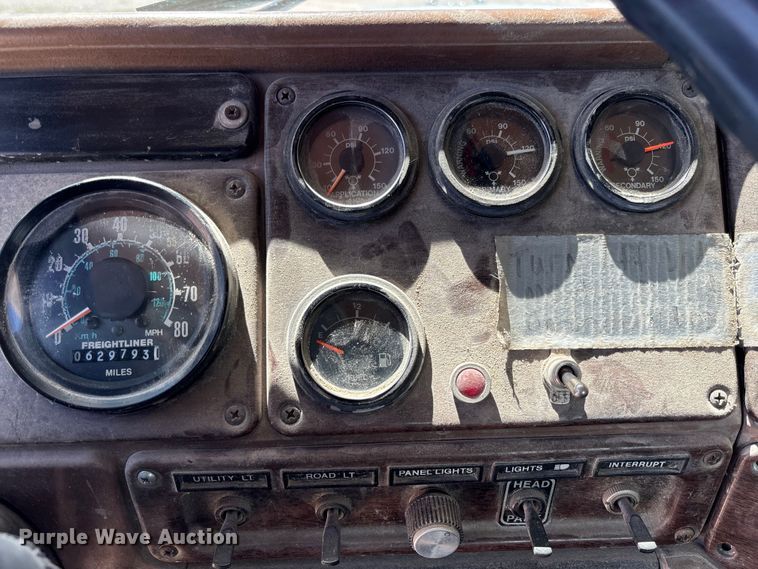 image for item FC5593 1987 Freightliner FLC truck cab and chassis