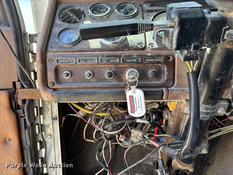 image for item FC5593 1987 Freightliner FLC truck cab and chassis