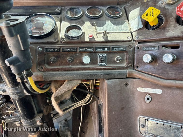 image for item FC5593 1987 Freightliner FLC truck cab and chassis