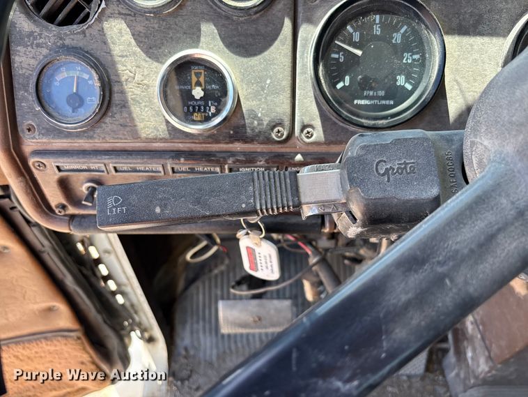 image for item FC5593 1987 Freightliner FLC truck cab and chassis