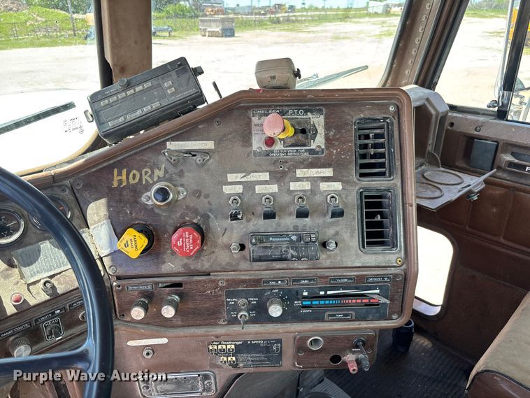 image for item FC5593 1987 Freightliner FLC truck cab and chassis