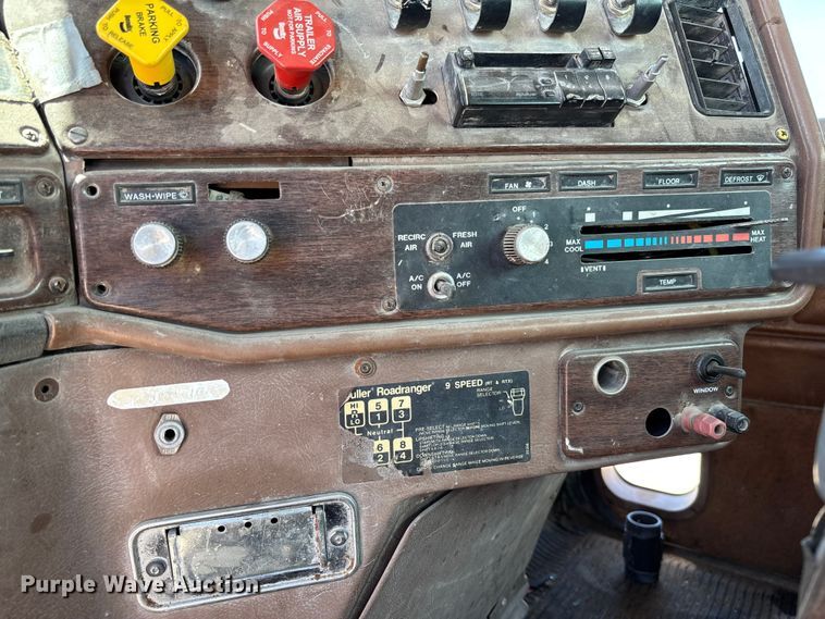 image for item FC5593 1987 Freightliner FLC truck cab and chassis