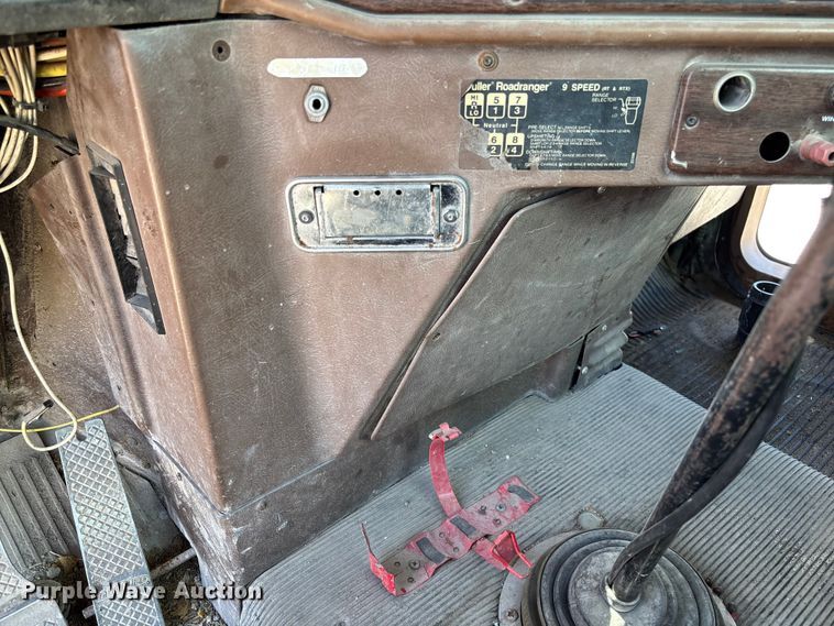 image for item FC5593 1987 Freightliner FLC truck cab and chassis
