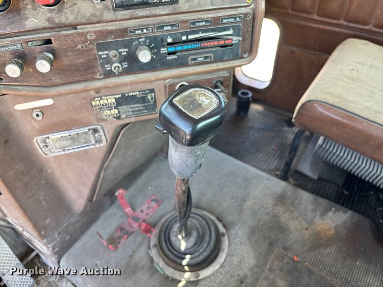 image for item FC5593 1987 Freightliner FLC truck cab and chassis