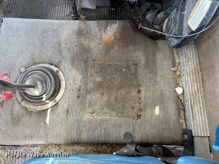 image for item FC5593 1987 Freightliner FLC truck cab and chassis