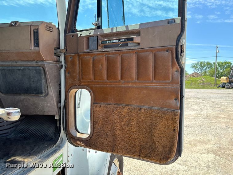 image for item FC5593 1987 Freightliner FLC truck cab and chassis