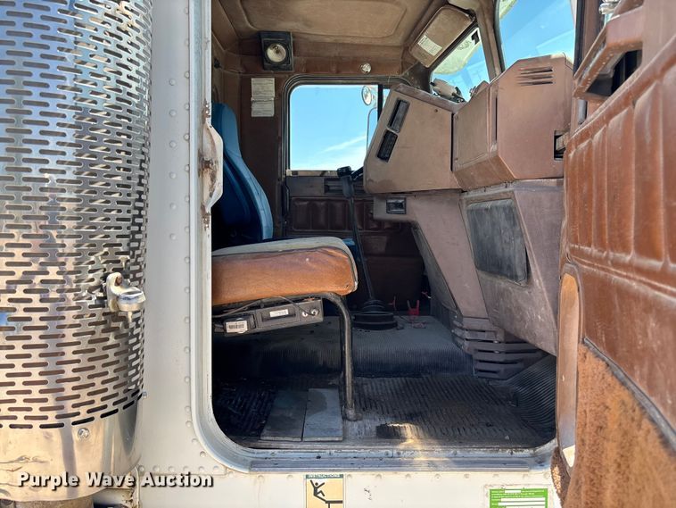 image for item FC5593 1987 Freightliner FLC truck cab and chassis