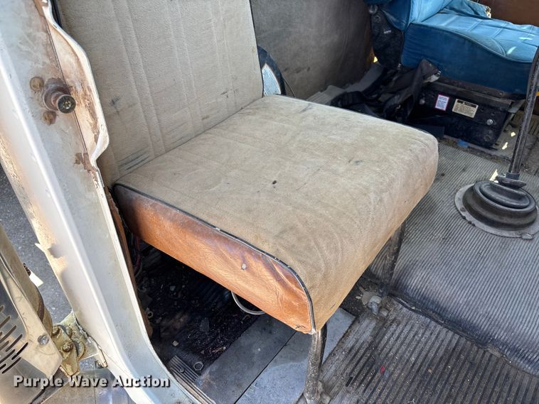 image for item FC5593 1987 Freightliner FLC truck cab and chassis