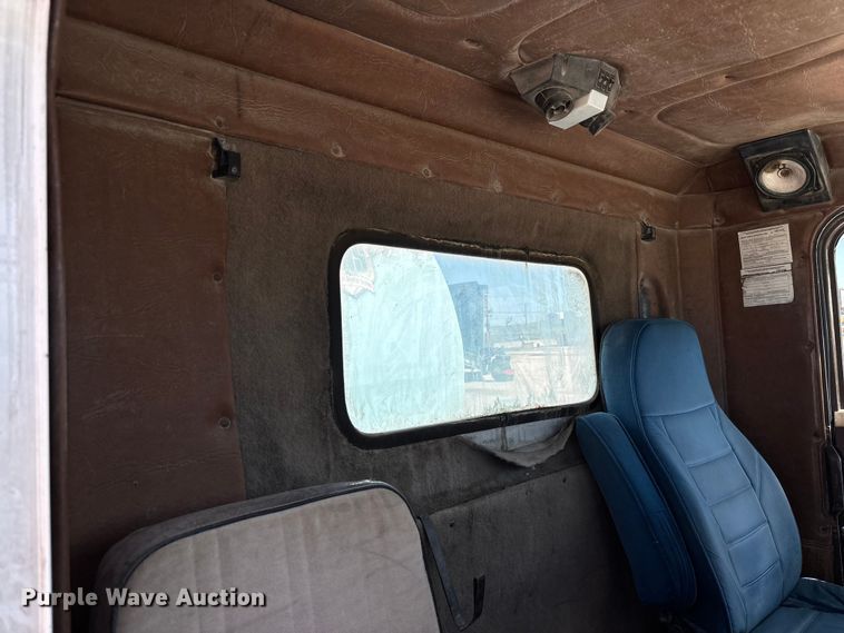 image for item FC5593 1987 Freightliner FLC truck cab and chassis