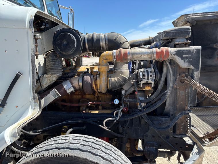 image for item FC5593 1987 Freightliner FLC truck cab and chassis