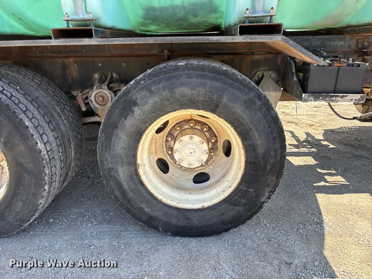 image for item FC5593 1987 Freightliner FLC truck cab and chassis
