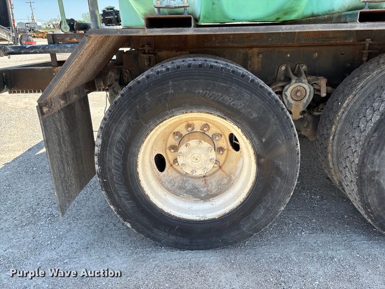 image for item FC5593 1987 Freightliner FLC truck cab and chassis