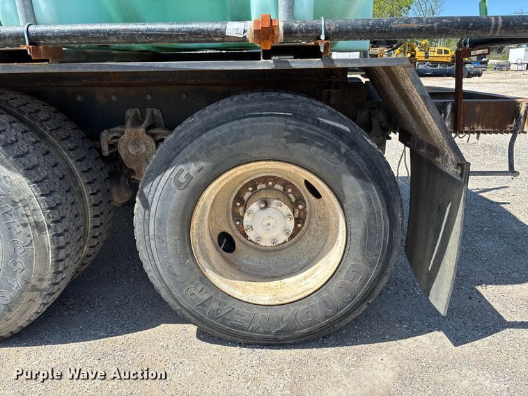image for item FC5593 1987 Freightliner FLC truck cab and chassis